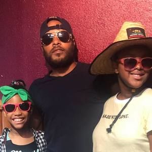 Meet your Posher, Dem-mok